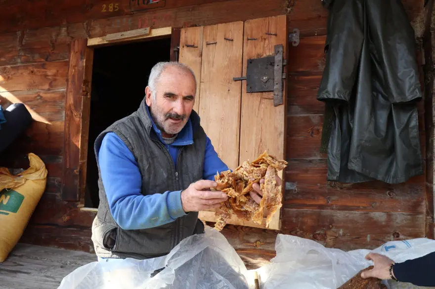 Yapımı aylar öncesinden başlıyor. Kışın tüketildiğinde enerji veriyor 3