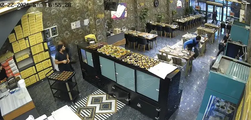 Kebapçıda panik. İftar hazırlığı sırasında ölümden döndüler Kebapçıda panik. İftar hazırlığı sırasında ölümden döndüler