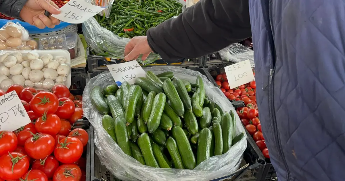 Yağış, fırtına, sel zarara uğrattı. Rekor fiyata geldi