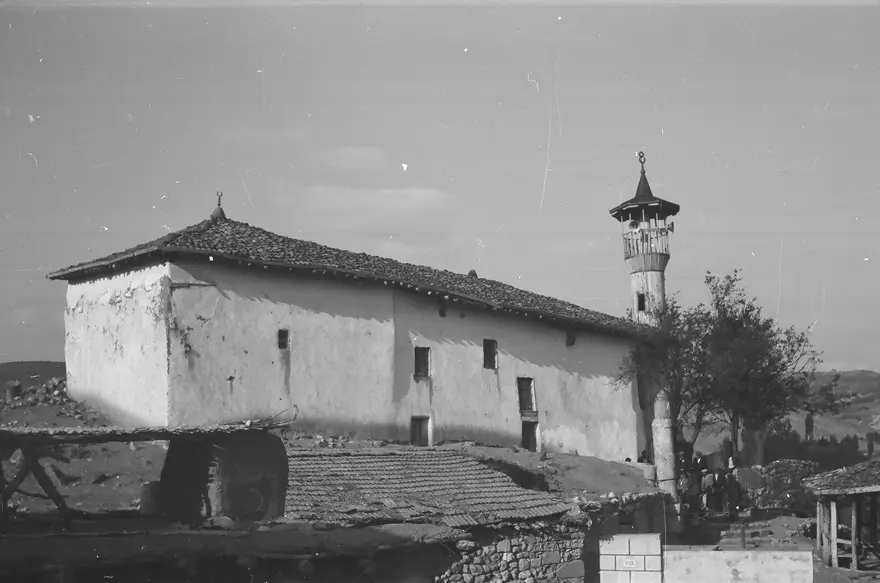 Depremlerde zarar görmüştü. 8 asırlık camide restorasyon başladı 1