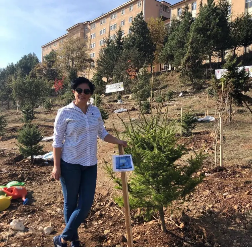 MEZARLIK ZİYARETİNDE KALP KRİZİ GEÇİRİP YAŞAMINI YİTİRDİ 2