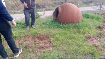 Bin 800 yıllık oldukları tahmin ediliyor. Hızlı tren güzergahında bulundu
