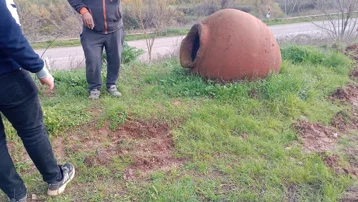 Bin 800 yıllık oldukları tahmin ediliyor. Hızlı tren güzergahında bulundu