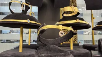 Fiyatı otomobille yarışıyor. Savaş zırhı olarak kullanılıyordu, şimdi bilekleri süslüyor