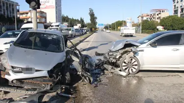 Antalya'da otomobil kazası. 2 yaralı