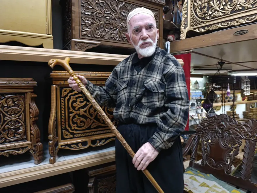 MARAŞ MOTİFLERİNİ KULLANIYOR 