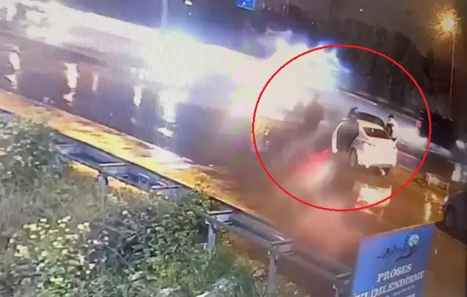 Kaza süsüyle aracından indirdiler. Trafikte diş hekimine tekme, yumruk ve sopayla dayak