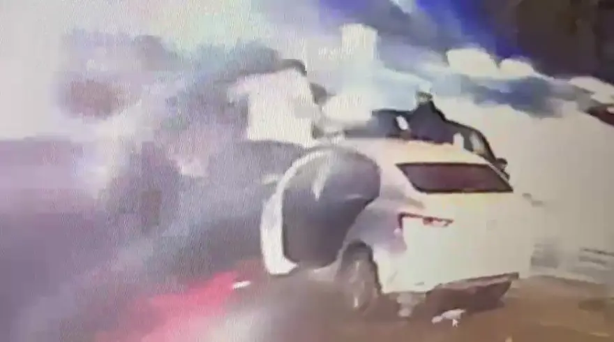 Kaza süsüyle aracından indirdiler. Trafikte diş hekimine tekme, yumruk ve sopayla dayak 3 Kaza süsüyle aracından indirdiler. Trafikte diş hekimine tekme, yumruk ve sopayla dayak 3