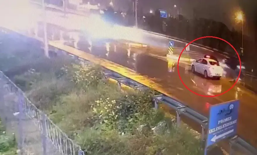 Kaza süsüyle aracından indirdiler. Trafikte dişleri hekimine tekme, yumruk ve sopayla dayak 