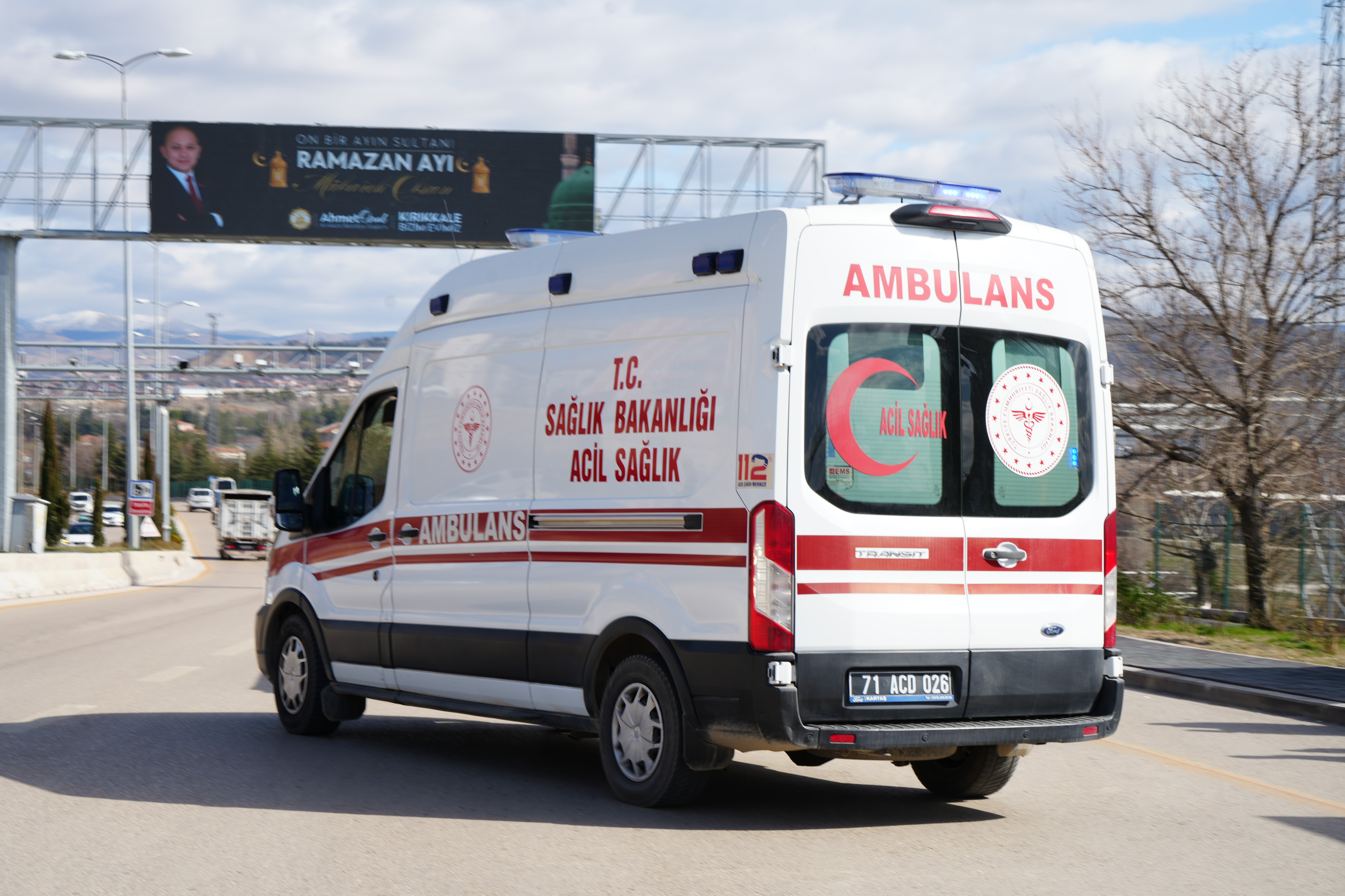 Dolmuştaki kavgada 20 yaşındaki genci maket bıçağıyla yaraladı