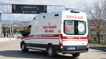 Dolmuştaki kavgada 20 yaşındaki genci maket bıçağıyla yaraladı