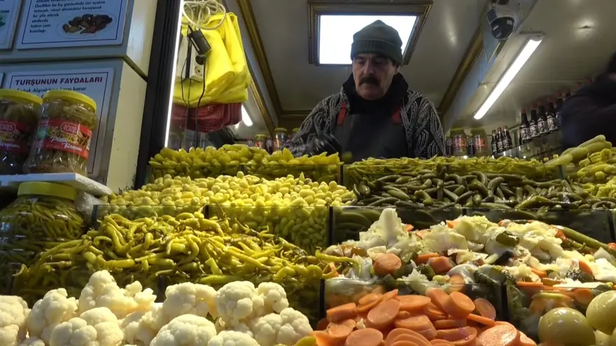 Tezgahların önü dolup taşıyor. 35 çeşidi var, beğenen tekrar tekrar alıyor 3 Tezgahların önü dolup taşıyor. 35 çeşidi var, beğenen tekrar tekrar alıyor 3