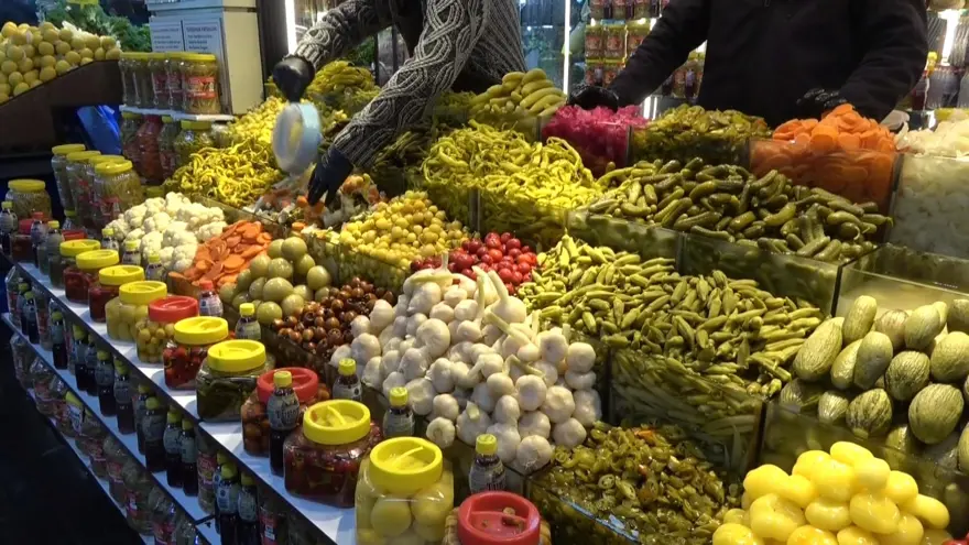 Tezgahların önü dolup taşıyor. 35 çeşidi var, beğenen tekrar tekrar alıyor 1 Tezgahların önü dolup taşıyor. 35 çeşidi var, beğenen tekrar tekrar alıyor 1
