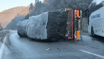 Kara yolunda 3 ayrı kaza: 10 yaralı 