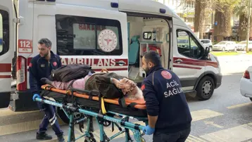 Yalnız yaşayan yaşlı kadını yemek getiren kurye kurtardı