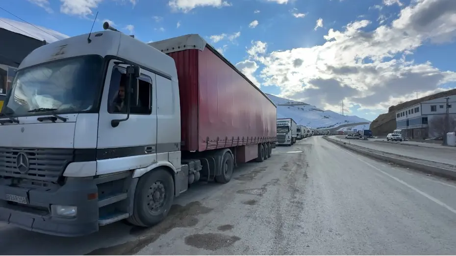Türkiye-İran sınır kapısında 2 kilometrelik TIR kuyruğu oluştu