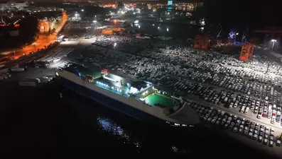 Yüzlerce sıfır araç limana indi. Liman oto galeriye döndü