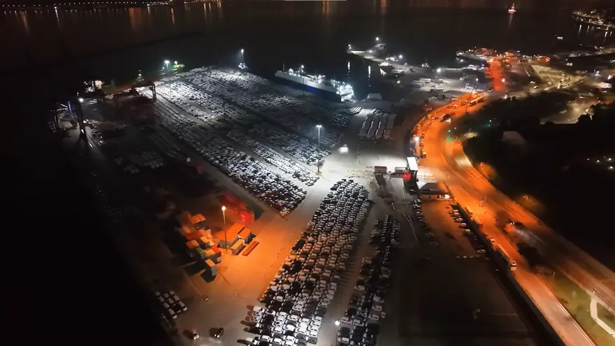 Yüzlerce sıfır araç limana indi. Liman oto galeriye döndü 2