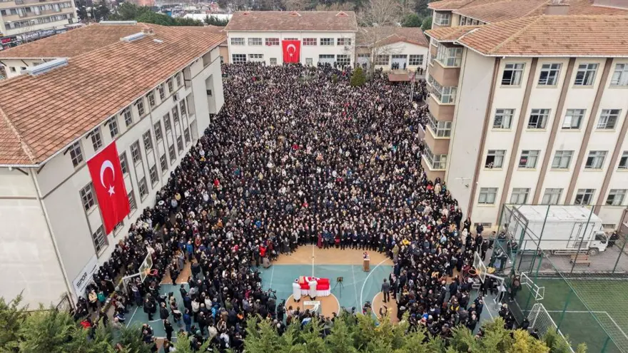 MESLEKTAŞLARI VE ÖĞRENCİLERİ UĞURLADI 1 MESLEKTAŞLARI VE ÖĞRENCİLERİ UĞURLADI 1