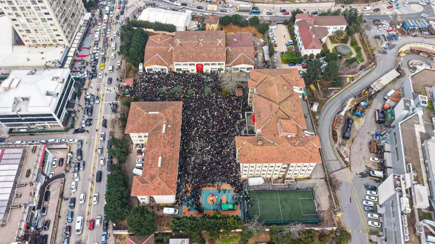 Görev yaptığı okulda öldürülen Fatma Nur öğretmene gözyaşlarıyla veda 4 Görev yaptığı okulda öldürülen Fatma Nur öğretmene gözyaşlarıyla veda 4