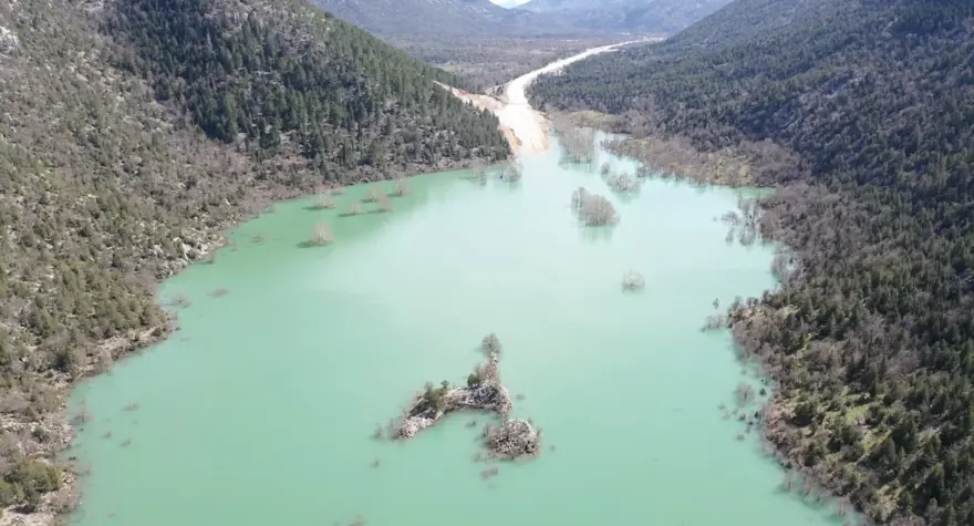 Şehirlerarası yol göle döndü. 20 gündür ulaşıma kapalı 4
