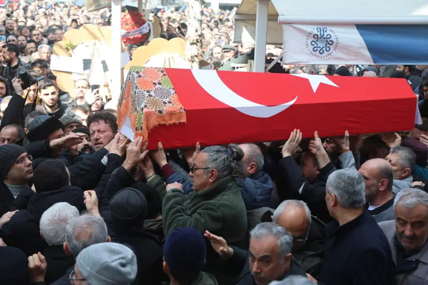 Anneye acı veda. Fatma Nur muallim gözyaşlarıyla uğurlandı 1