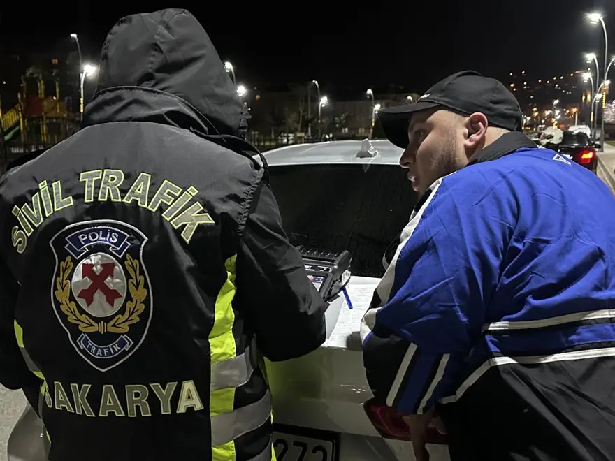 200 BİN LİRA CEZA KESİLEN SÜRÜCÜ: "ARABAM O KADAR ETMİYOR" 1 200 BİN LİRA CEZA KESİLEN SÜRÜCÜ: "ARABAM O KADAR ETMİYOR" 1
