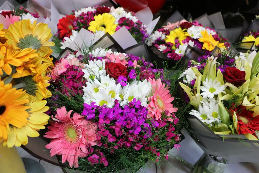 Çiçekçilerde 8 Mart yoğunluğu. Buketler binlerce TL'den başlıyor 