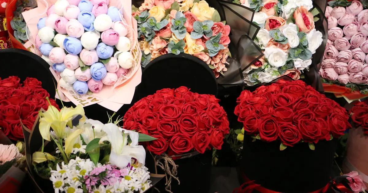 Çiçekçilerde 8 Mart yoğunluğu. Buketler bin TL'den başlıyor