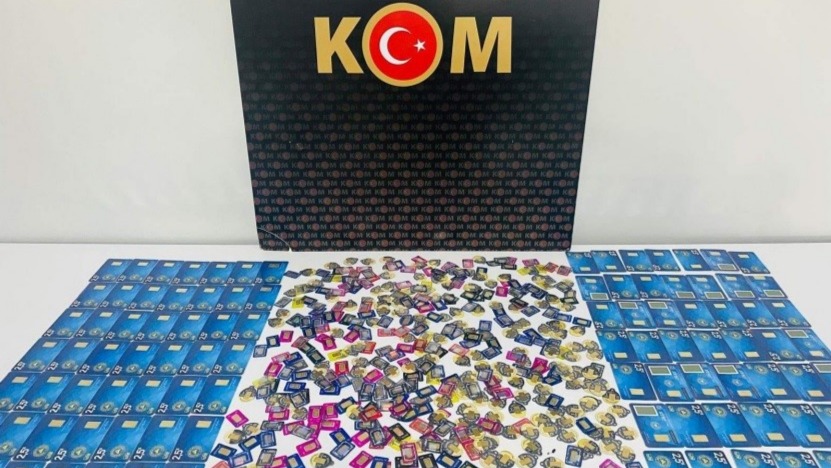 Durdurulan araçta 700 gram sahte altın bulundu