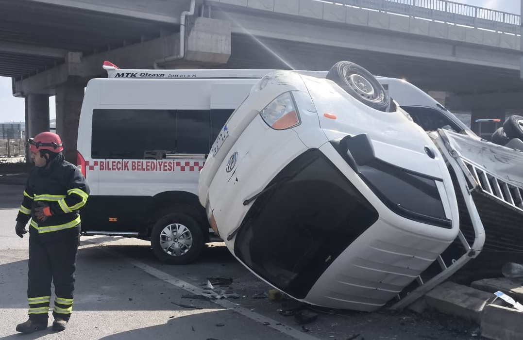 Kırmızı ışık ihali kazayla son buldu. 8'i hafif 9 yaralı
