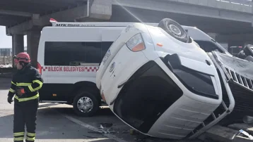Kırmızı ışık ihali kazayla son buldu. 8'i hafif 9 yaralı
