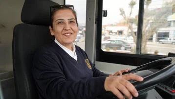 "Ben de yapabilirim" dedi, şehrin ilk kadın belediye şoförü oldu