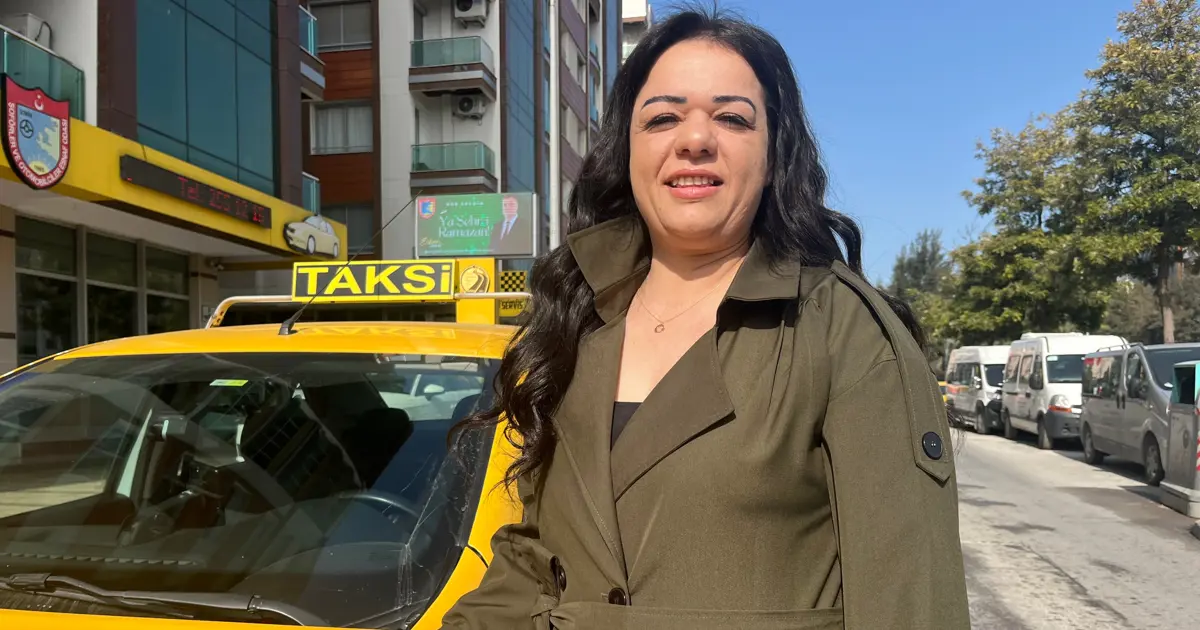 5 yıldır taksi şoförlüğü yapıyor. "Aileler çocuklarını gönül rahatlığıyla bize teslim ediyor"