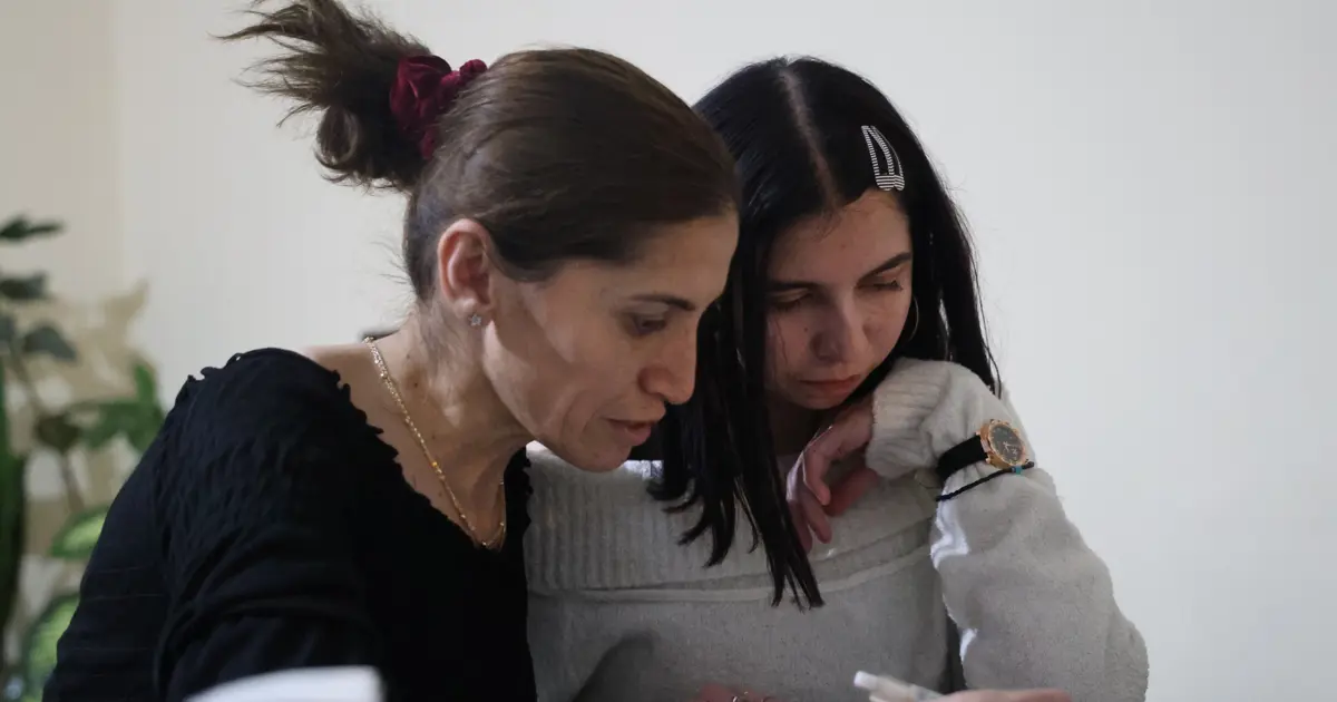 Çocuk yaşta evlendirilip kanser oldu, 16 ameliyatla beraber hayata tutundu