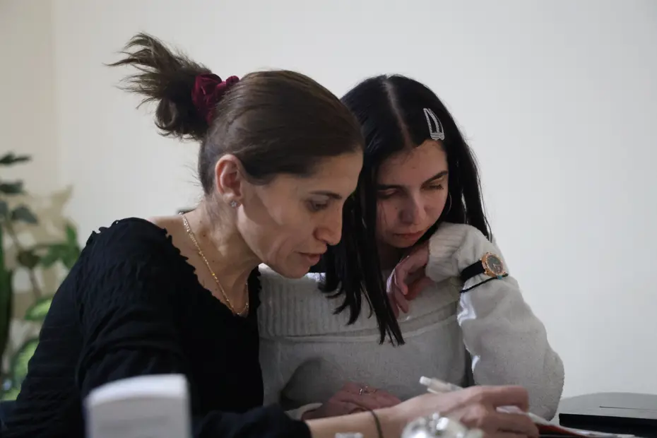 Çocuk yaşta evlendirilip kanser oldu, 16 ameliyatla beraber hayata tutundu