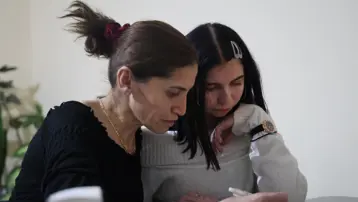 Çocuk yaşta evlendirilip kanser oldu, 16 ameliyatla beraber hayata tutundu