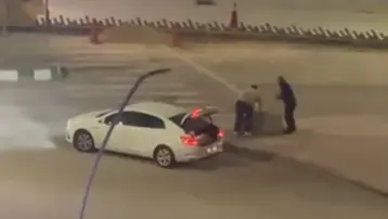 Kaldırım taşı çalan 2 zanlı yakalandı