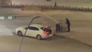 Kaldırım taşı çalan 2 zanlı yakalandı