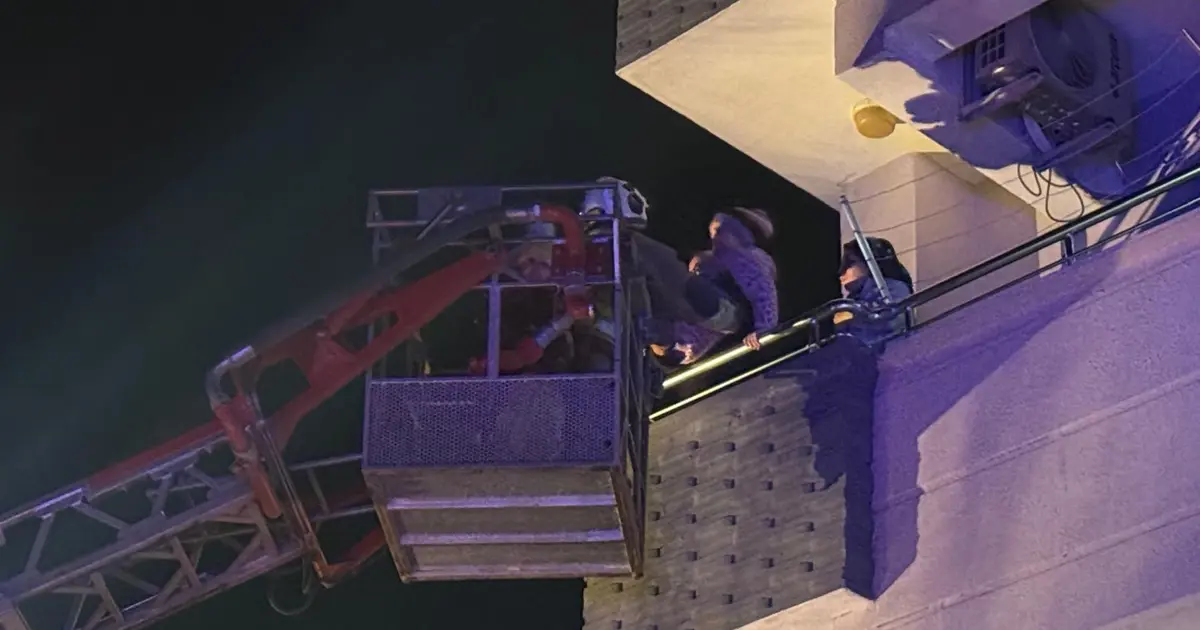 Yangın çıkan apartmanda can pazarı: 30 kişiyi itfaiye kurtardı