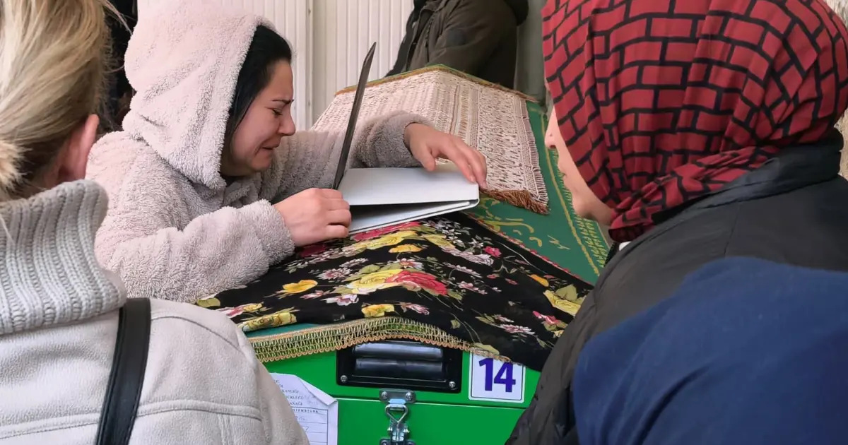 El freni çekilmeyen otomobil can aldı. Küçük Öykü'ye annede acı veda