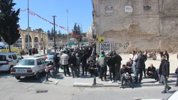 Bu da APP plaka kuyruğu. 140 bin lira ceza yememek için akın ettiler