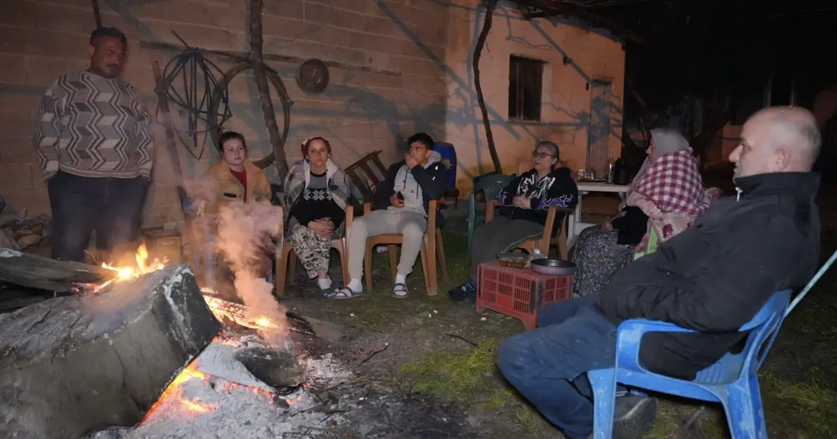 Buldan'da 5.1 büyüklüğündeki deprem. Artçılardan korkan vatandaşlar dışarda sabahladı
