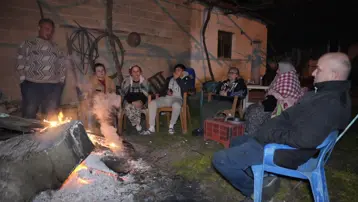 Buldan'da 5.1 büyüklüğündeki deprem. Artçılardan korkan vatandaşlar dışarda sabahladı