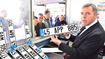 Vatandaş APP plakayı yanlış anladı, APP yazan plakaları da iade etti