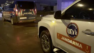 Aksaray’da 3 çocuk bir genci darp edip bıçakla ağır yaraladı