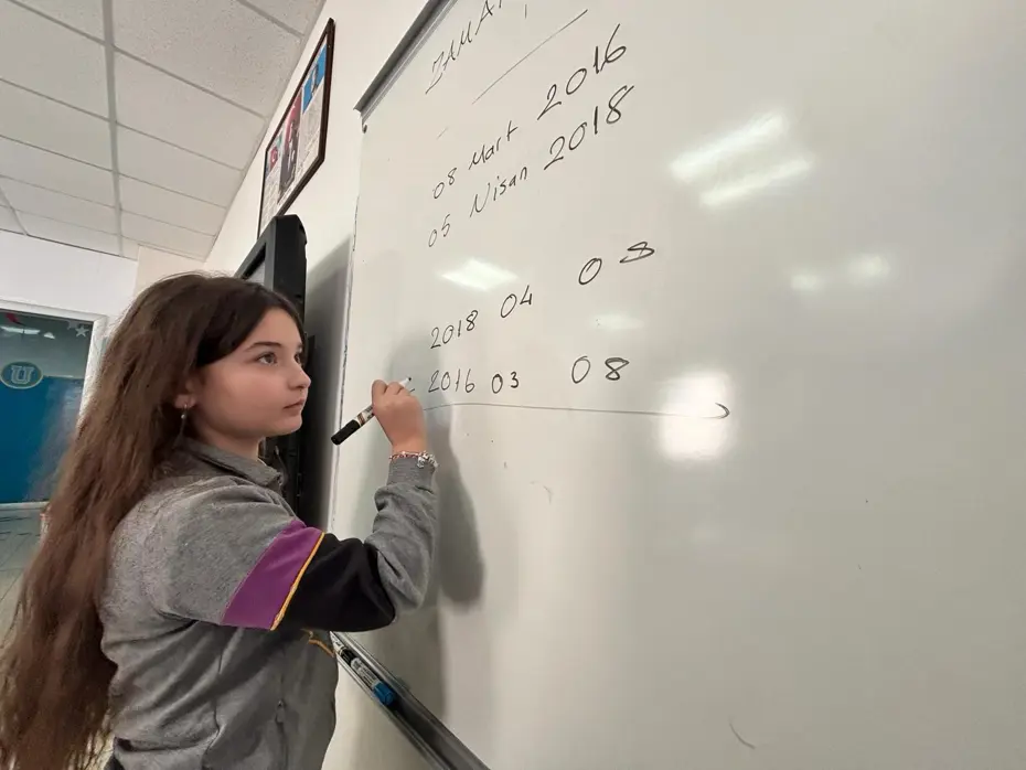 Dünya birinciliğine ulaşan tek Türk öğrenci. 10 yaşındaki Lina'nın hayali Nobel