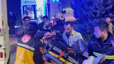 Otomobillerin çarpıştığı kazada iki kişi yaralandı, diğer sürücü kaçtı