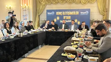 İstanbul’da iletişim fakültesi öğrencileri AK Parti'nin düzenlediği iftarda buluştu