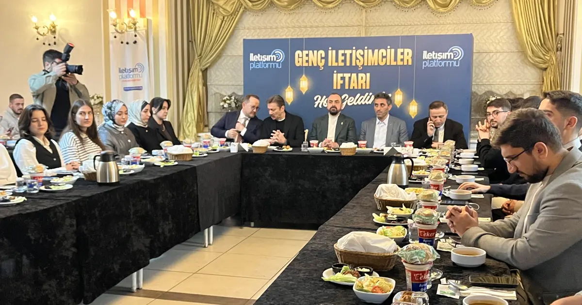 İstanbul’da iletişim fakültesi öğrencileri AK Parti'nin düzenlediği iftarda buluştu